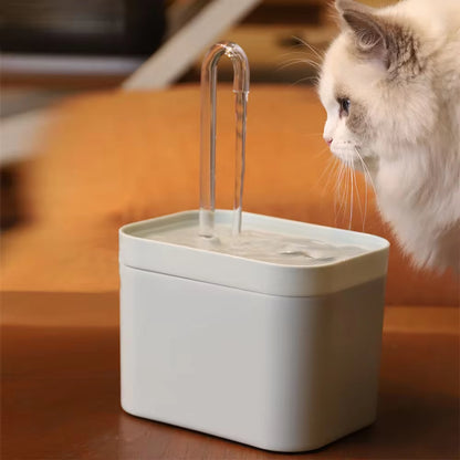 "HydroCat: Fuente de Agua Fresca para Gatos"